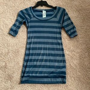 Ginger G size medium two toned blue with hints of gold.